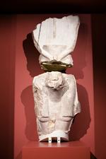 Krokodilleguden Sobek ankom fra Boston tilGlyptoteket, hvor den blev genforenet med sin krone, som er en del af Glyptotekets samling. Den genkronede krokodillegud indgår i særudstillingen "Farao. Magtens ansigt", der handler om perioden 2.000 til 1.700 f.Kr. og kan ses indtil 25. februar. 
   