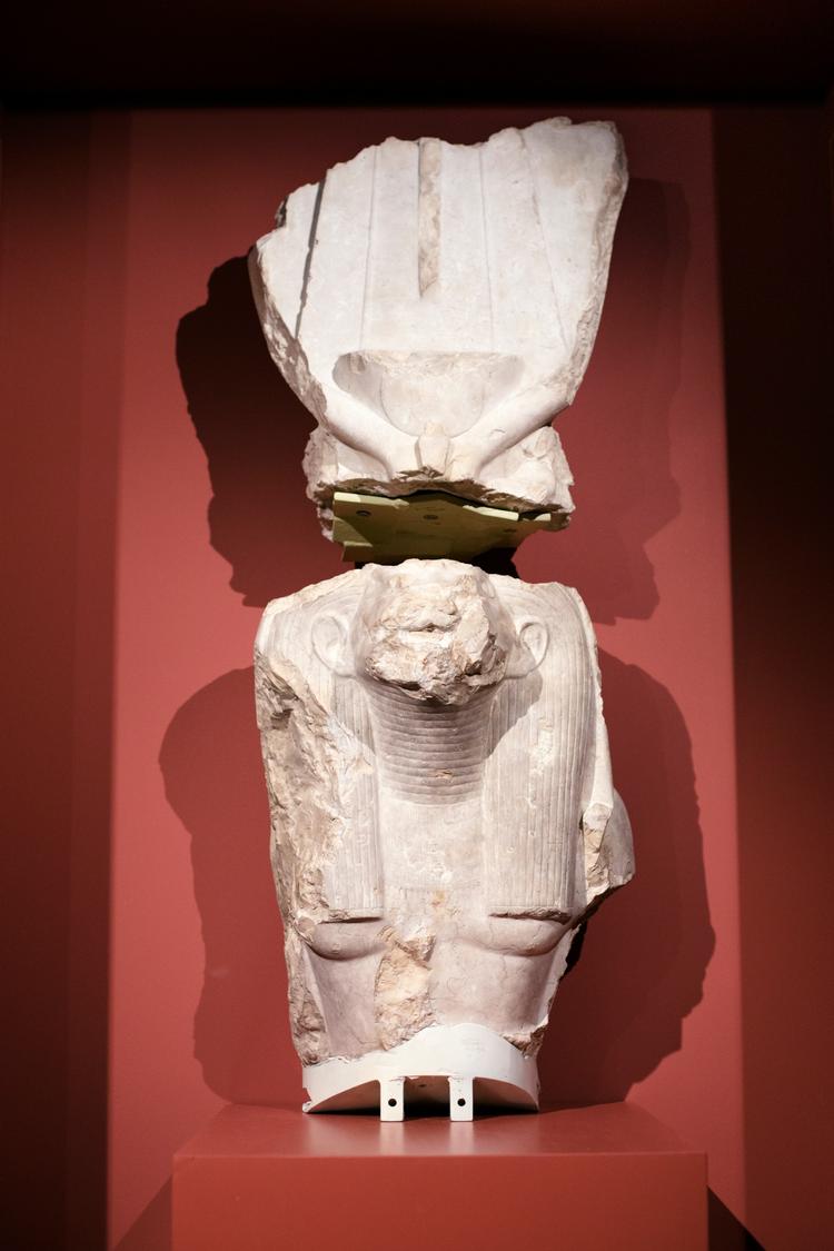 Krokodilleguden Sobek ankom fra Boston tilGlyptoteket, hvor den blev genforenet med sin krone, som er en del af Glyptotekets samling. Den genkronede krokodillegud indgår i særudstillingen "Farao. Magtens ansigt", der handler om perioden 2.000 til 1.700 f.Kr. og kan ses indtil 25. februar. 
   