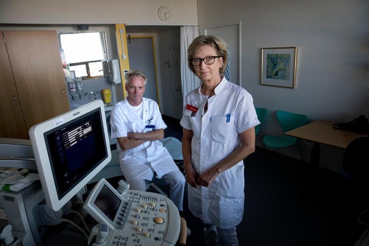 Oversygeplejerske Margit Roed og klinikchef Henrik Sillesen på Karkirurgisk Klinik på Rigshospitalet får ingen hjælp fra regionen til at bringe ventelisterne ned. Hospitalet må finde pengene på andre afdelinger, mener regionen. Arkivfoto: Finn Frandsen.   