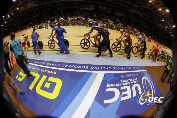 Danmark erobrede fem medaljer ved europamesterskaberne i Berlin, og den sidste sikrede Niklas Larsen og Casper Pedersen med sølv i parløbet. Foto: UEC.
 
