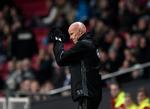 For en gangs skyld kunne Ståle Solbakken klappe i glæde på grund af sejr i en superligakamp, der fandt sted få dage efter en dyst i Europa League. Og han kunne endda klappe meget, da FCK slog AGF med 4-0. 