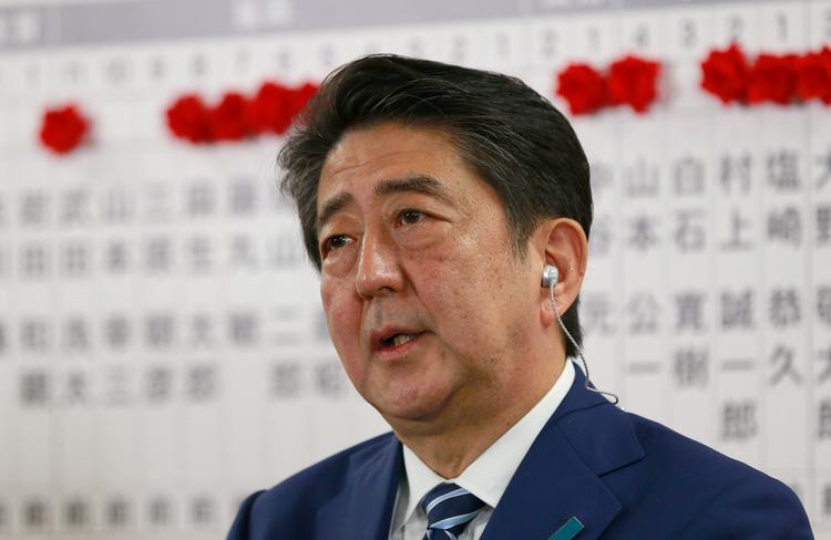 Japan er verdens tredje største økonomi, men har ikke en rolle internationalt, der afspejler landets økonomiske styrke. Det vil premierminister Shinzo Abe nu prøve at ændre. 