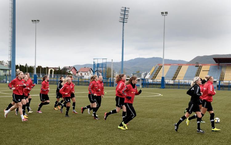 Danmark har spillet mod Ungarn og Kroatien, når Uefa afgør straffen for afbuddet til kampen mod Sverige. 