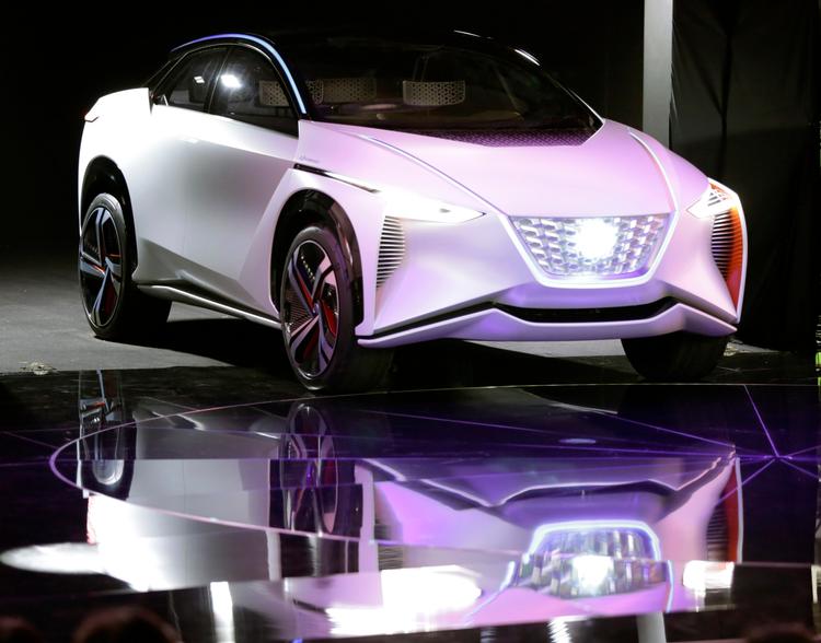 
Nissan IMx EV conceptbilen trækker rattet sig tilbage, når bilen går i selvkørende funktion. Der vil dog gå nogle år, inden denne bil kan være produktionsklar. 
   