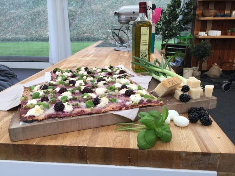 Pizza med brombær og ricotta. Det bliver et nej tak herfra, Lisette.  