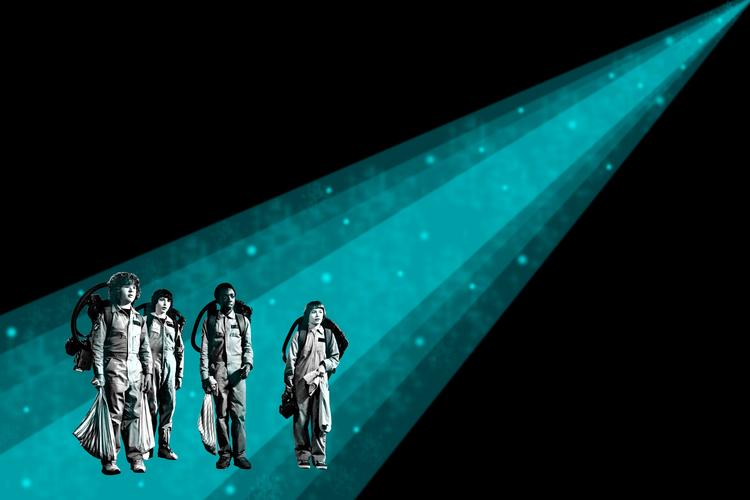 Drengene i ’Stranger Things’ er rykket fra første sæsons Dungeons & Dragons i kælderen til videoarkadespil i anden sæson. Her kan man endda møde piger, hvis man løfter blikket fra skærmen et øjeblik. Illustration Caroline Niegaard / Originalfoto: Netflix