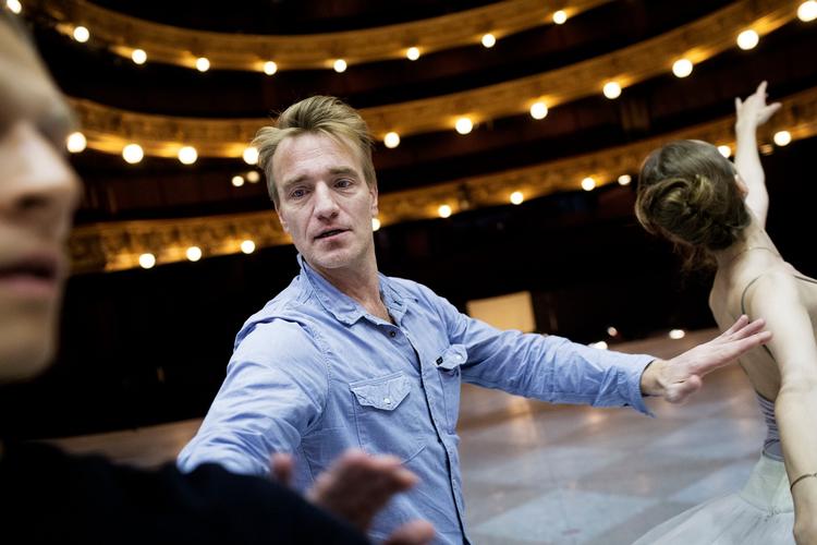 Nikolaj Hübbe har med 'Dans2Go' lavet sit første værk helt fra bunden. Han er da også eminent til at få dansen til at strømme, dog uden reel forandring i numrene. Arkivfoto Jens Henrik Daugaard