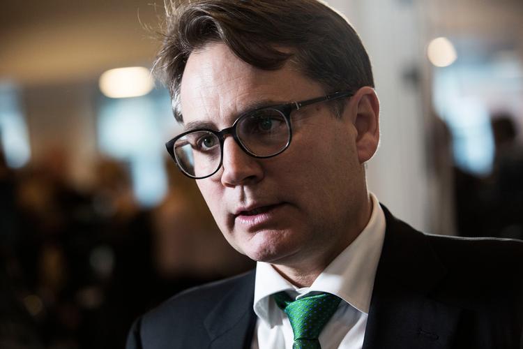 Brian Mikkelsen har lyttet til kritikken og justeret de nye låneregler. 