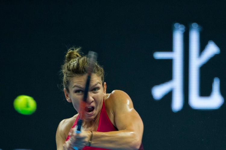 Simona Halep har haft en flot sæson, men det har knebet med at finde det højeste niveau i Singapore, som hun nu må sige farvel til. 