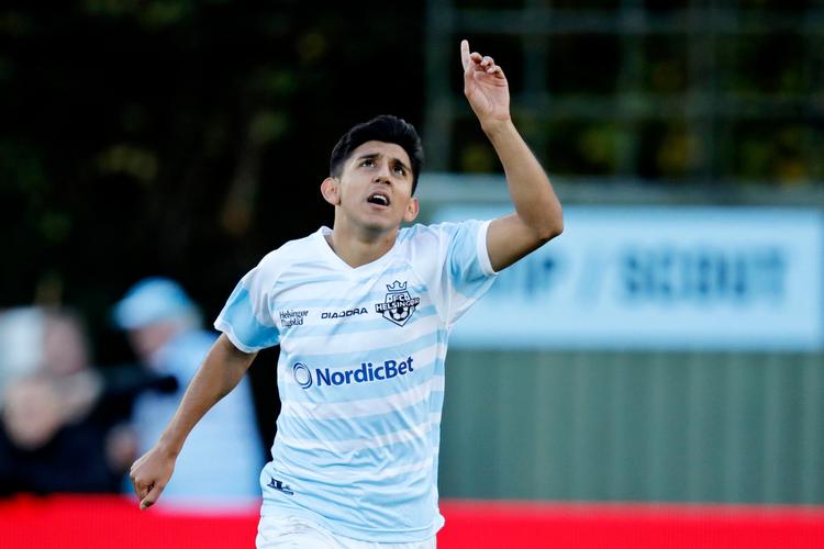 Adnan Mohammad jubler over sin 1-0-scoring.  