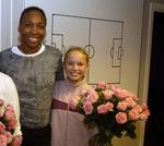 12-årige Caroline Wozniacki fotograferet i 2002 sammen med Venus Williams. Wozniacki skulle spille forkamp til Venus Williams' opvisningskamp i Parken mod Daniela Hantuchova. Siden har den store og lille spillet otte kampe mod hinanden, og i dag blev den store for første gang den lille. 
   