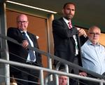DBU's formand Jesper Møller (til venstre) vil have strammere internationale regler på agentområdet. 