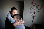 
    Sükran giver sin 9-årig søn Gürkan et kram i besøgsværelset på Ellebæk Udrejsecenter, som hun mandag - efter at have siddet indespærret i otte uger - fik lov til at forlade. Tirsdag forsøgte myndighederne at tvangsudsende hende, men opgav. 