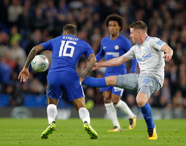 James McCarthy (i hvidt) nåede lige at spille en enkelt cupkamp for Everton, før han fik endnu en skade og nu er stærkt tvivlsom til Irlands opgør mod Danmark. 