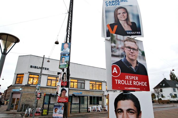 Caroline Stage Olsen (V) har hængt valgplakater op på Brønshøj Torv. Hun håber på genvalg, men er kommet i skudlinjen på grund af sit job som tobakslobbyist. 