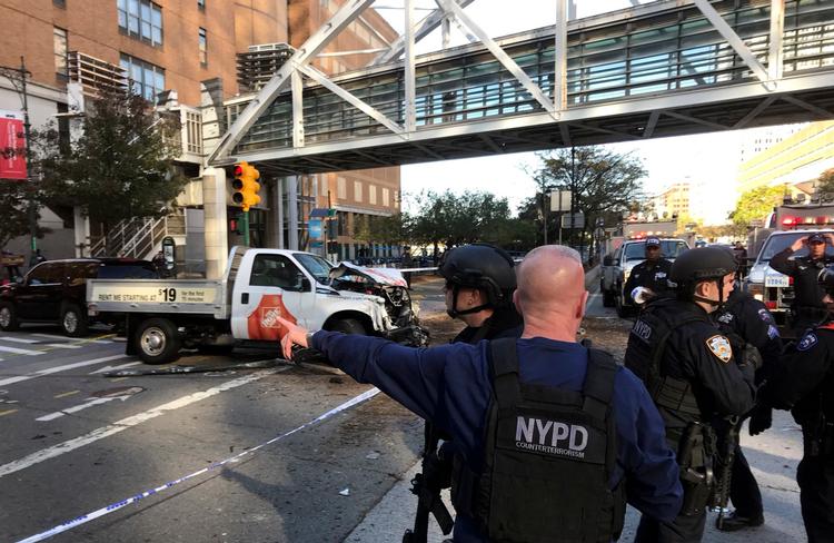  New Yorks Politi rykkede ud til West Street på Manhatten (Martin Speechley/NYPD via AP) 