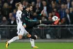 Christian Eriksen i nærkamp med Nacho fra Real Madrid. Den danske landsholdsspiller scorede Tottenhams tredje mål i 3-1-sejren.
     