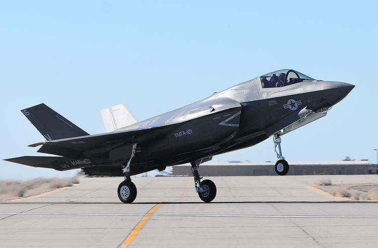 RB PLUS Kampfly kan øge pengestrømmen til Forsvaret