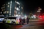 Politiet mødte talstærkt op, da tre medlemmer af banden Brothas blev skudt ved Mjølnerparken i Københavns. To blev sårede og en døde. Nu vil myndighederne arbejde for at forbyde Loyal To Familia, som Brothas er i konflikt med. 