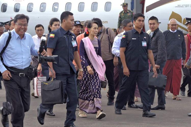 Myanmars reelle regeringschef, Aung San Suu Kyi, ankom i torsdags til hovedbyen Sittwe i delstaten Rakhine, hvor forfølgelsen af rohingyaer har stået på i flere måneder. Endnu en gang undlod hun at kritisere forfølgelsen. 