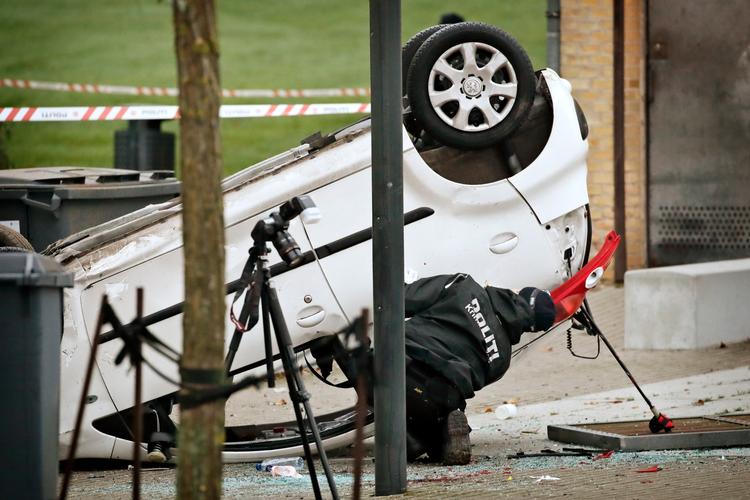 Den 20-årige skudoffer kørte denne bil, som trillede rundt efter skyderiet. 