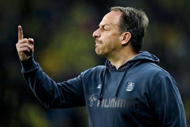Alexander Zorniger var meget utilfreds med Brøndbys første halvleg. Men han skiftede rigtigt ud på holdet, der vendte 0-1 til 3-1 i Silkeborg.
   