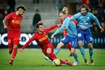  FC Nordsjællands Emiliano Marcondes (tv.) og Mathias Jensen med Lyngbys Jesper Christjansen og Martin Ørnskov.
   