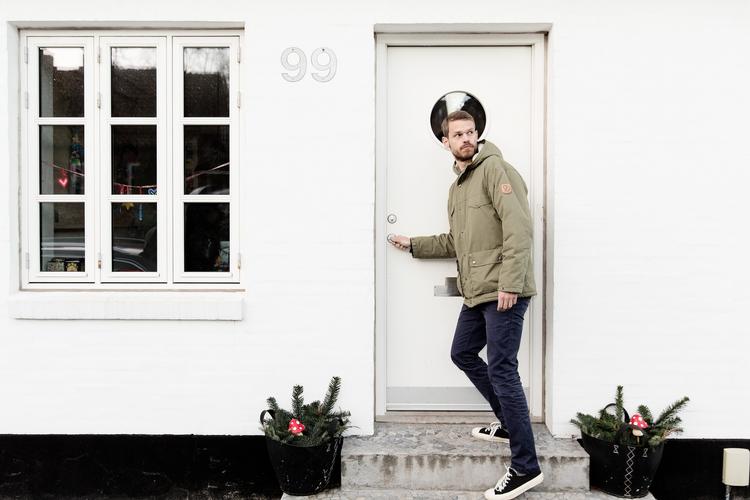 Alle tre positioner må tøjles af de andre for ikke at blive ekstreme, og i praksis er danske partier også en blanding af de tre værdier – om end i forskellige blandingsforhold. 