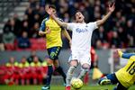 TDC's opkøb af MTG's indhold skal gerne gøre det muligt at se FCK-Brøndby uden samtidig at skulle tilkøbe ligegyldige kanaler, siger Forbrugerrådet Tænk.
   