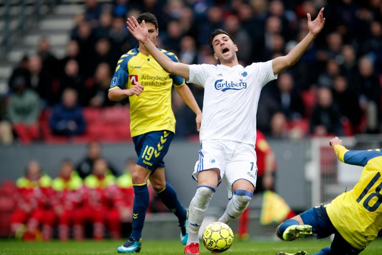 TDC's opkøb af MTG's indhold skal gerne gøre det muligt at se FCK-Brøndby uden samtidig at skulle tilkøbe ligegyldige kanaler, siger Forbrugerrådet Tænk.
   