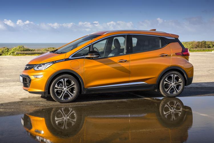 Opel Ampera-E har så lang rækkevidde, at man burde kunne køre en tur til stranden og komme hjem igen.  