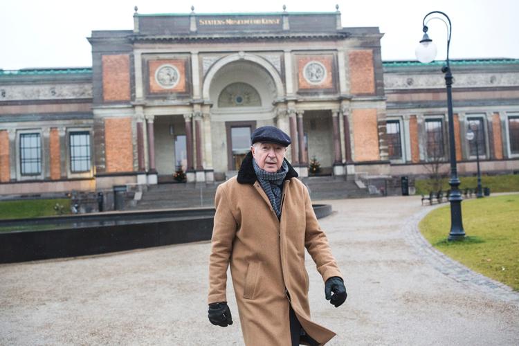 Musikeren Niels Skousen har udgivet en ny bog med egne sangtekster.
   