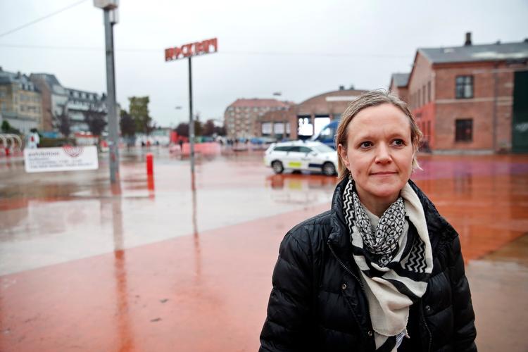 Cecilia Lonning-Skovgaard på Den Røde Plads på Nørrebro.
   
