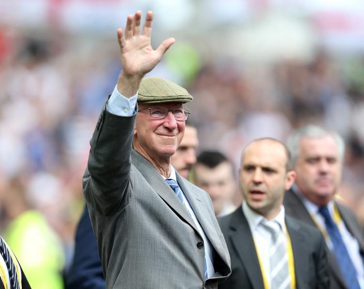 I 2015 var Jackie Charlton tilbage i Dublin, hvor han før en kamp mod England modtog en overvældende hyldest fra tilskuerne på det moderniserede Aviva Stadium. 