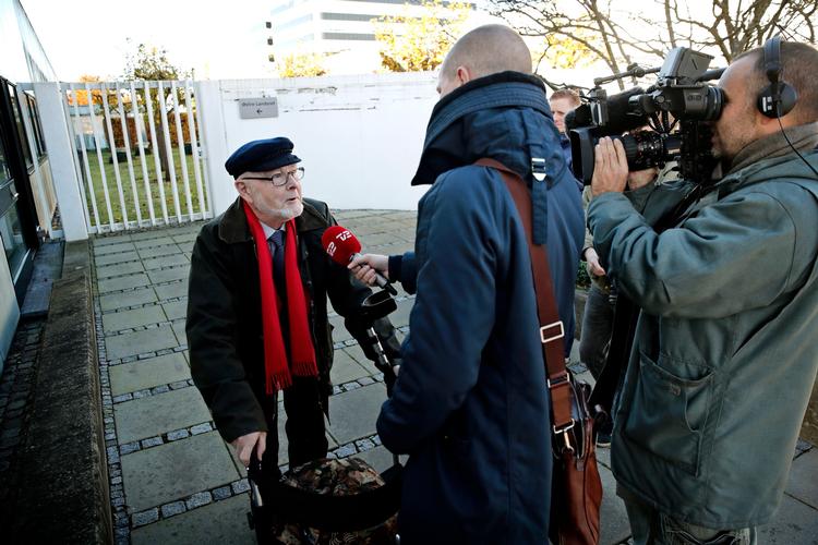 
    I 1998 forlod daværende bestyrelsesmedlem Ole Bjørn Nielsen Roskilde Bank, fordi han mente, at bankens direktør Niels Valentin Hansen havde for stor magt. Han havde håbet, at Østre Landsret havde placeret et ansvar for bankens store tab før sammenbruddet i sommeren 2008. 
   