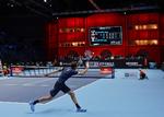 Daniel Medvedev returnerer bolden til sin russiske landsmand Karen Katjanov, som blev besejret ved Next Gen ATP Finals i Milano tirsdag.
   