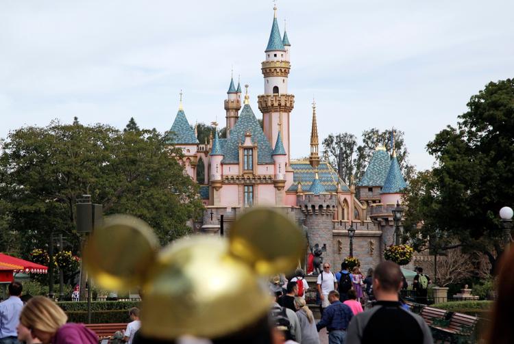 
    Disneys forlystelsesparker i hele verden taber op mod 3,5 milliarder kroner på corona-pandemien.
   