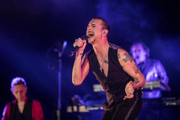Her ses Dave Gahan i front for Depeche Mode på scenen i Telia Parken i juni 2017. 