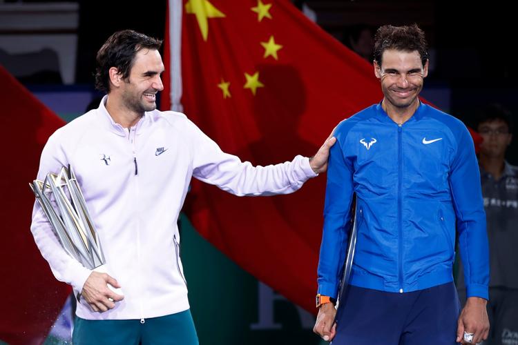 Roger Federer fortalte efter sejren over Rafael Nadal i Shanghai (billedet), at han ikke længere er bange for spanieren, når de mødes i de store kampe. Det er også ret tydeligt, at det heller er fadet under armen, Nadal samler på. De to vil helst vinde det hele.
   