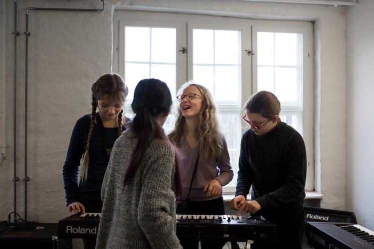 Musikundervisning er rykket ind på flere af Københavns folkeskoler efter skolereformen. Men den forestås af private, ikke foreninger - og derfor vil kommunen nu afkræve dem en leje, de ikke har råd til. Arkivfoto. 