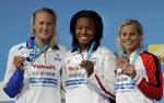 Ved VM i Budapest i august vandt Pernille Blume (th.) bronze i 100 meter fri efter amerikaneren Simone Manuel og svenskeren Sarah Sjöström (tv.). 