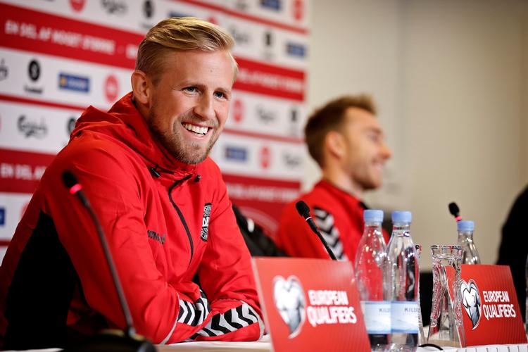 På pressemødet og til den sidste træning i Parken før første kamp mod Irland var der overskud at spore blandt de danske spillere og især målmand Kasper Schmeichel. 