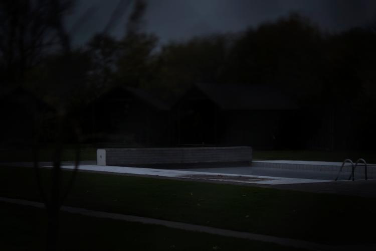 Flere yngre kvindelige ansatte har fortalt, hvordan det blev forventet at bade nøgen i Zentropas pool med selskabets stiftere.  