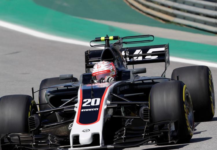 Kevin Magnussen, der blev nr. 14 i kvalifikationen, fik ikke meget køretid søndag, da et uheld ved starten sendte ham ud af det brasilianske grandprix.
   
