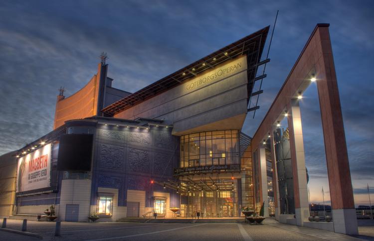 En 13-årig pige var med i et børnekor i Gøteborg-operaen (billedet) og oplevede, at en mandlig voksen sanger stak sine hænder ind under hendes bh.  
