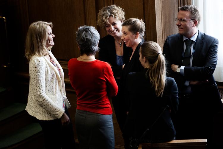 Der var højt humør blandt ledende socialdemokrater, da Folketinget i april 2013 vedtog regeringens lovindgreb og dermed standsede lærerkonflikten. Men kampen om sandheden ulmer stadig. 