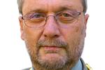 Der er gået otte år, siden socialdemokraten Søren Enemark trådte de politiske stier i Glostrup. Han har udstået sin straf, mener han, og derfor genopstiller han. Og hvis folk stadig finder sagen interessant - sagen, der omhandlede magtmisbrug og videregivelse af personlige oplysninger og resulterede i hans politiske exit - så synes han, at det er irriterende. 