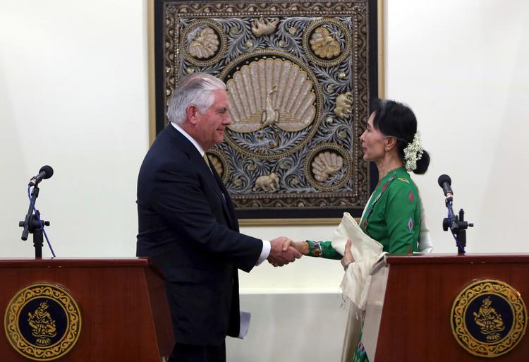 Den amerikanske udenrigsminister, Rex Tillerson, mødtes tidligere onsdag med Myanmars reelle regeringsleder, Aung San Kuu Kyi, i landets hovedstad. Hun har været under hård kritik for ikke at have taget afstand til forfølgelsen af rohingyaer. 