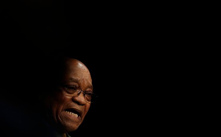 Jacob Zuma har flere end 700 korruptionsanklager hængende over hovedet. Ny bog afslører angiveligt flere lyssky handlinger fra præsidenten. 