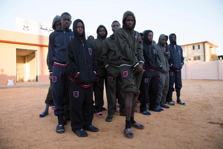 Reddet? Efter Tripoli-regeringens kystvagt har fået træning og udstyr fra EU er menneskestrømmen over Middelhavet faldet. Men de 'reddede' lever under ekstremt dårlige forhold og risikerer at blive solgt som slaver.
     